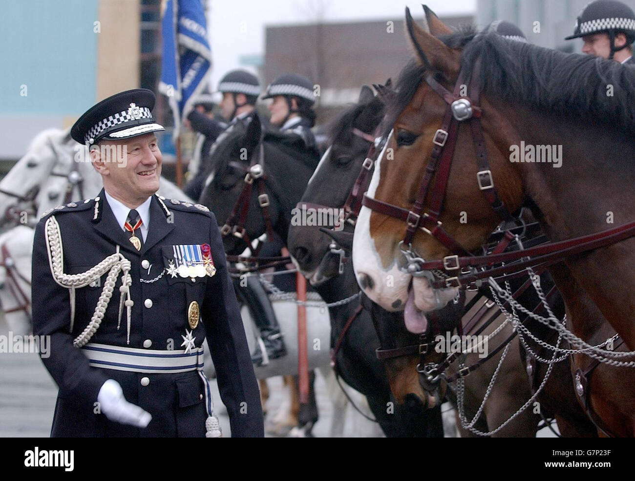 Commissaire de police métropolitaine Sir John Stevens, dernier jour public en fonction.Défilé à l'école de formation MPS à Hendon. Banque D'Images