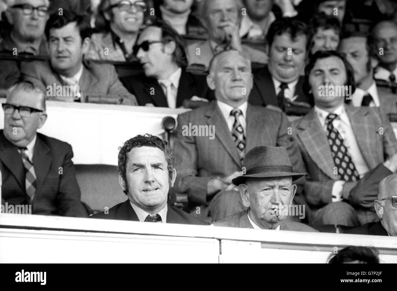 Soccer - Comté de Derby - Directeur Dave Mackay.Dave Mackay, directeur du comté de Derby (avant, gauche). Banque D'Images