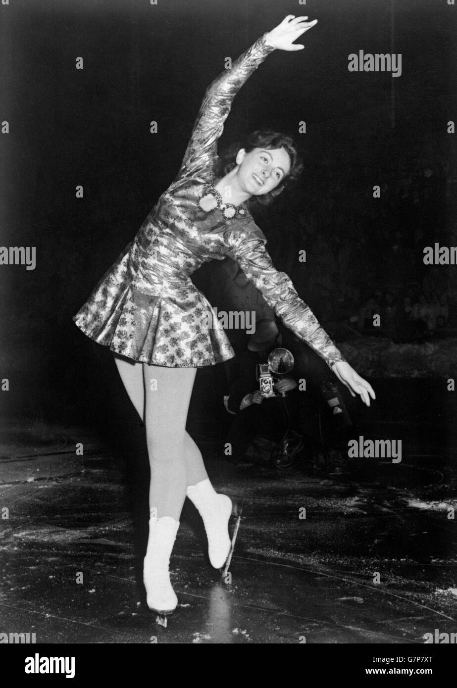 Patinage artistique - Jeux Olympiques d'hiver - Oslo, Norvège.Jeannette Altwegg, de Grande-Bretagne, qui a gagné la médaille d'or dans les Dames célibataires. Banque D'Images