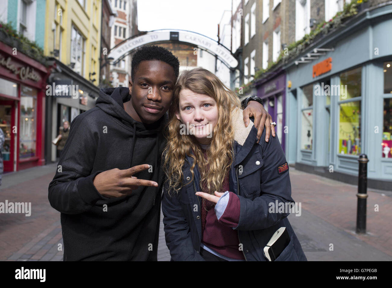 Tinchy Stryder et Kate Tempest, de Carnaby, dans le centre de Londres, pour annoncer que la boutique de disques Deal Real Legacy sera de retour dans la région après 12 ans sous la forme d'une boutique pop-up au 14 Newburgh Street le jour du World Record Store, Qui est le samedi 18 avril 2015. Banque D'Images