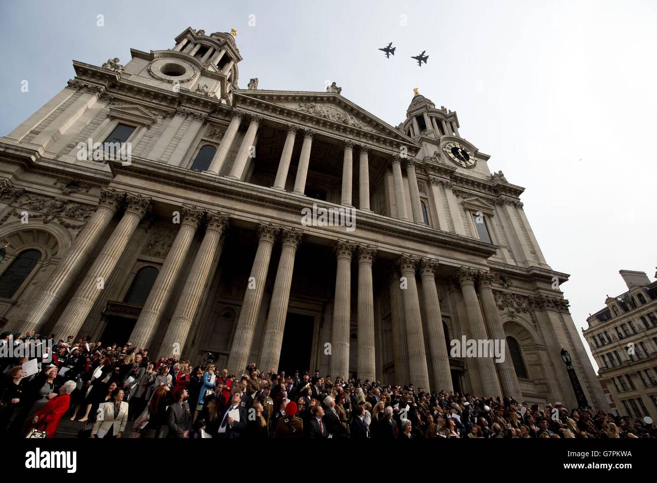 Un flipper après un service de commémoration pour marquer la fin des opérations de combat en Afghanistan à la cathédrale St Paul, Londres. Banque D'Images