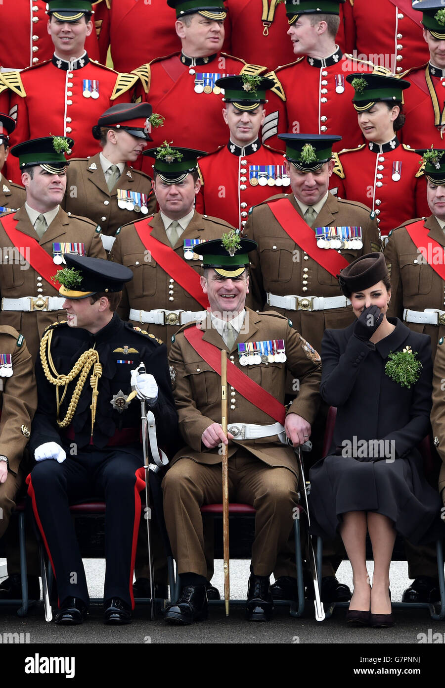 Le duc et la duchesse de Cambridge lors de leur visite à la caserne de Mons à Aldershot, dans le Hampshire, alors que le régiment de la Garde irlandaise marque le jour de la St Patrick. Banque D'Images