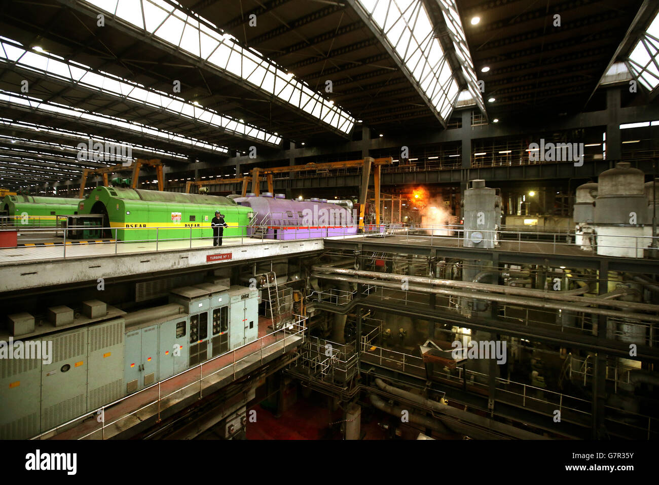 La turbine Hall, en tant que premier ministre adjoint John Swinney, a visité la centrale de Longannet à Fife. Banque D'Images