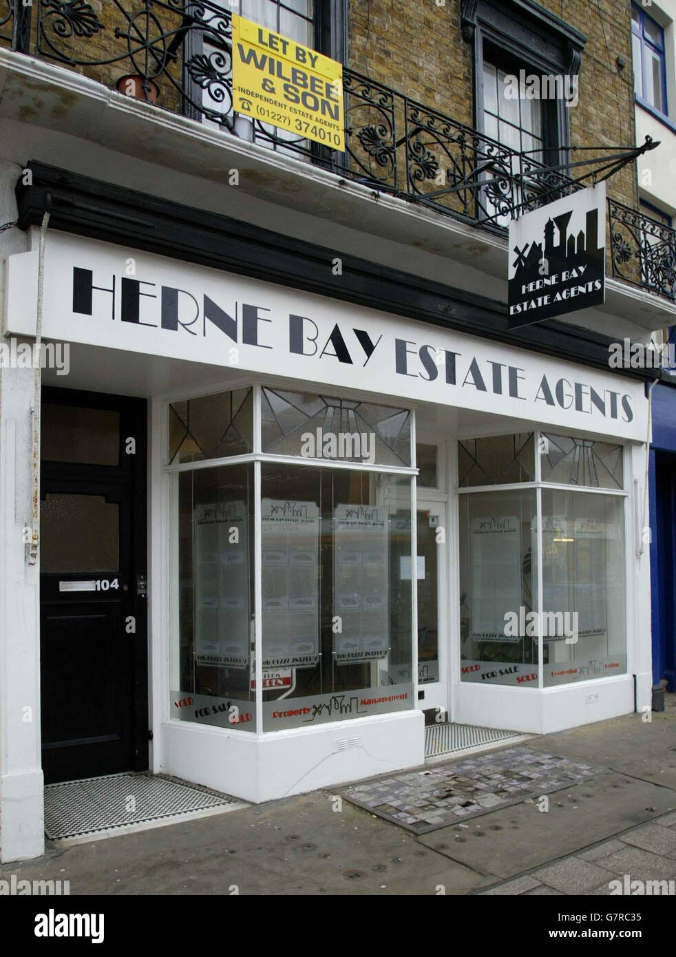 Les agents immobiliers de Herne Bay à Herne Bay, qui a été dirigé par Richard Fulks. On pense que l'agent immobilier de 36 ans s'est suicidé après s'être inquiété de la baisse des prix de l'immobilier. Banque D'Images