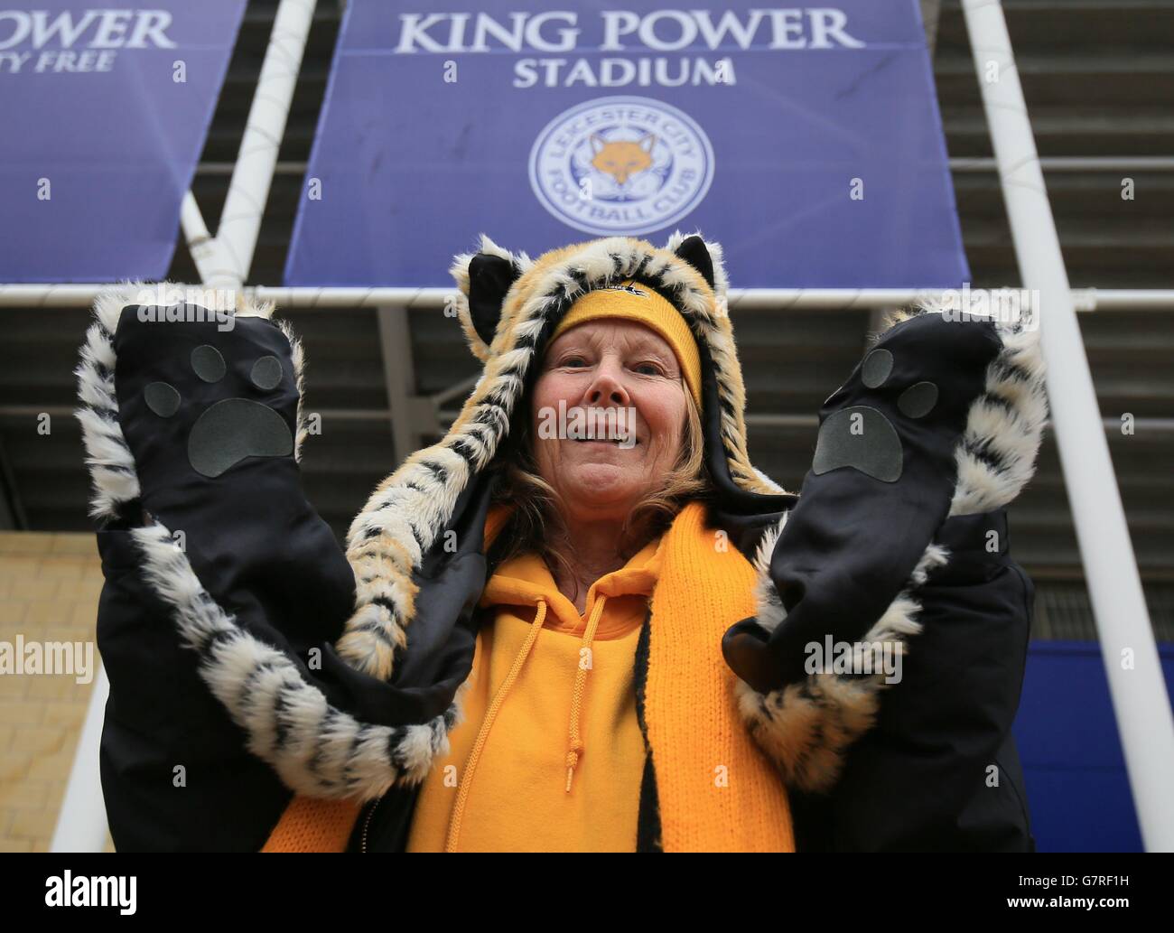Carol Winter, supporter de Hull City, avant le match de la Barclays Premier League au King Power Stadium de Leicester. Banque D'Images