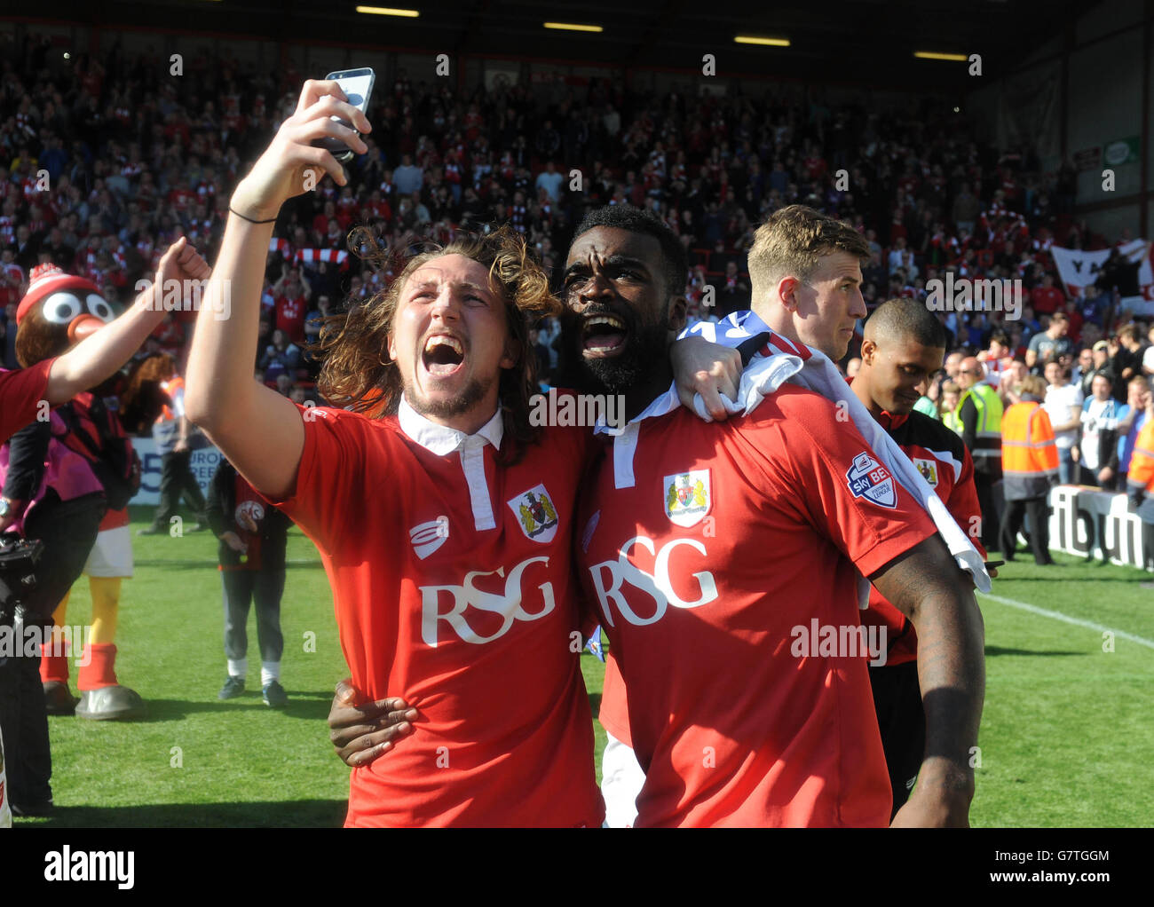Les joueurs de Bristol City célèbrent la victoire lors du match de la Sky Bet League One à Ashton Gate, Bristol. Banque D'Images
