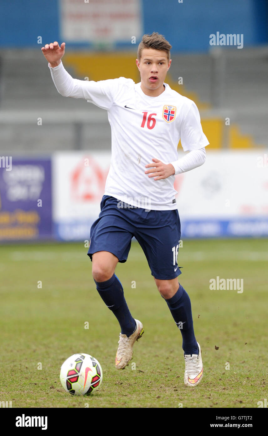 - L'UEFA Football Championnat des moins de 17 ans - Tour Elite - Groupe 6 - La Norvège v Roumanie - James Parnell Stadium Banque D'Images