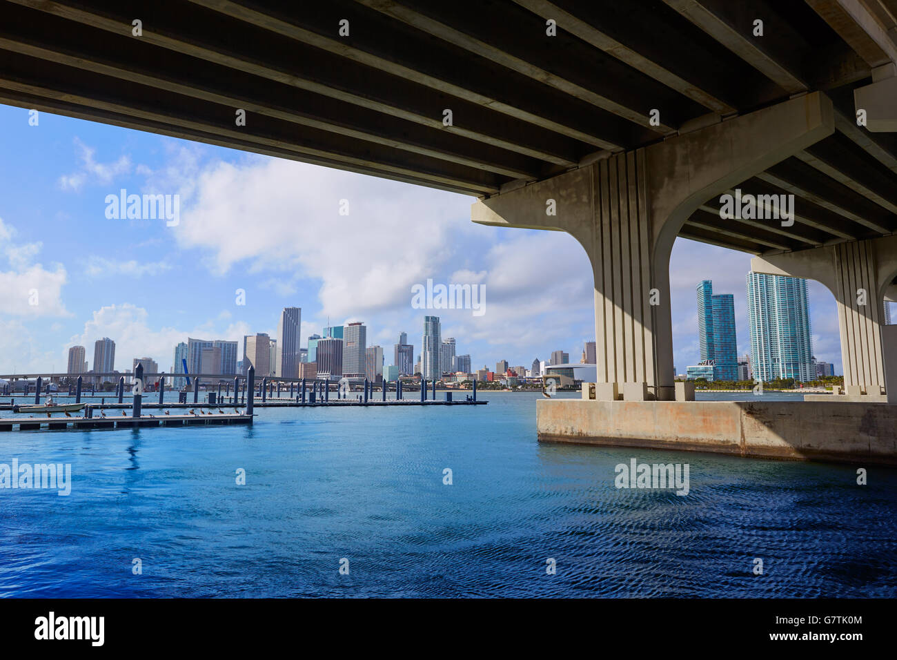 Le centre-ville de Miami en Floride sous le pont USA journée ensoleillée Banque D'Images