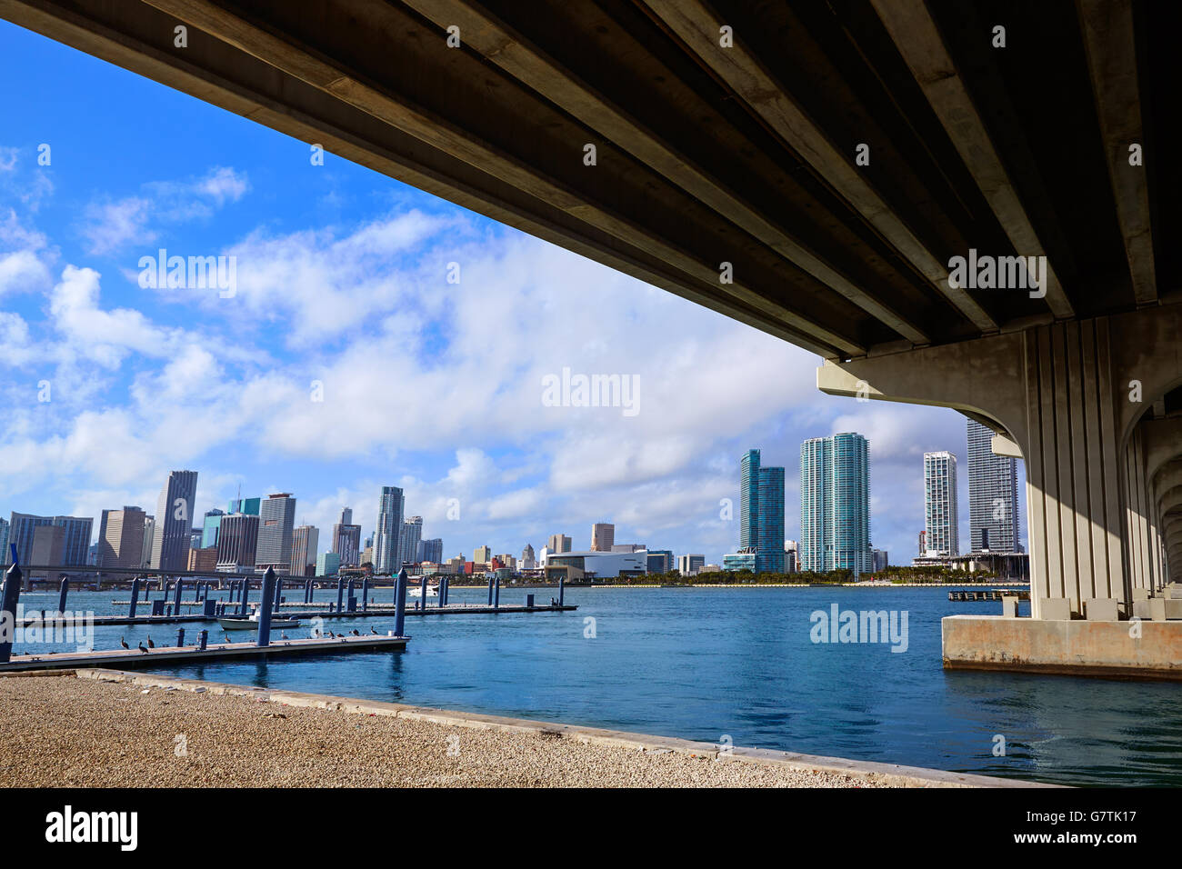 Le centre-ville de Miami en Floride sous le pont USA journée ensoleillée Banque D'Images