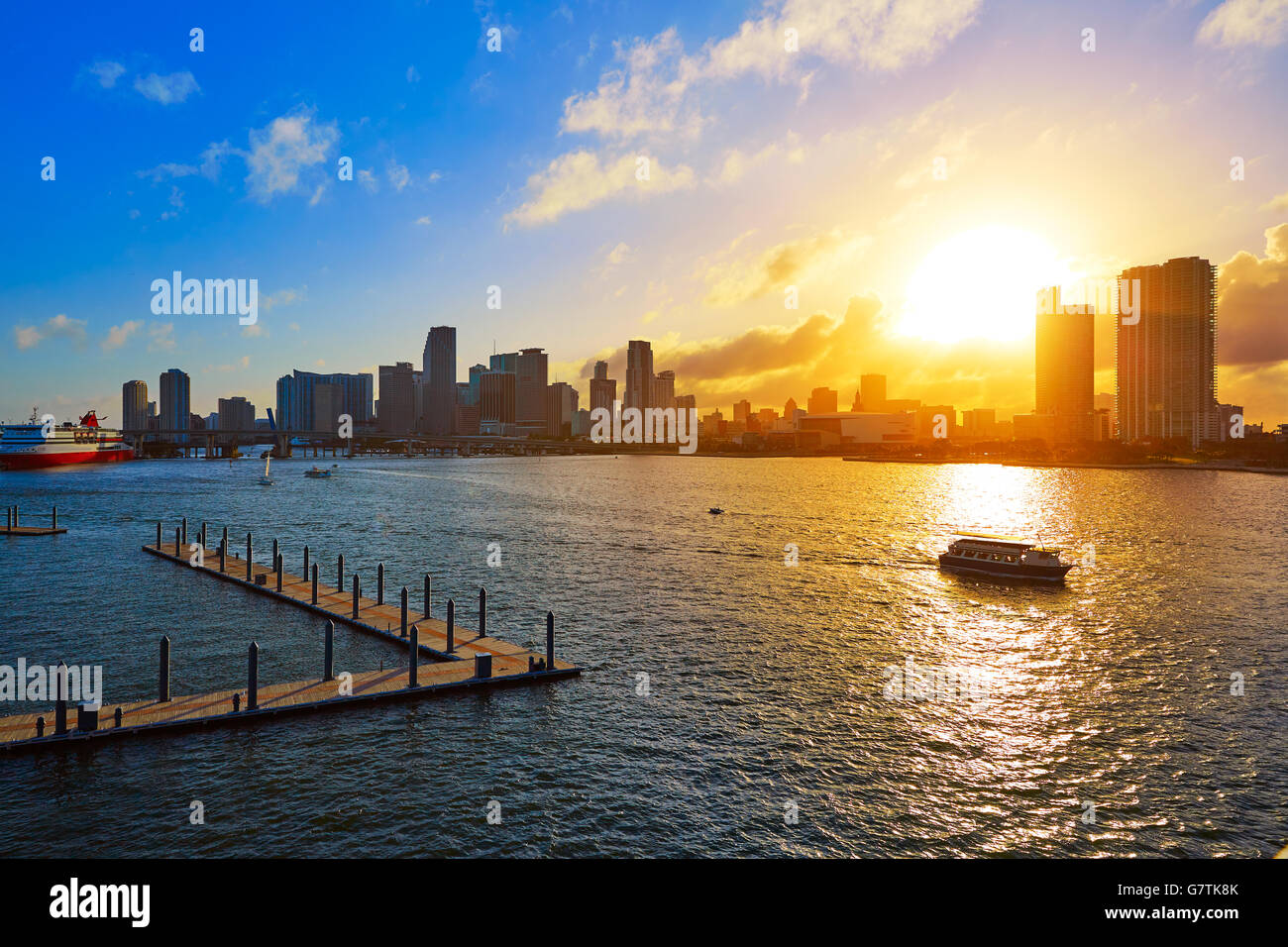 Coucher du soleil sur le centre-ville de Miami en Floride USA Banque D'Images