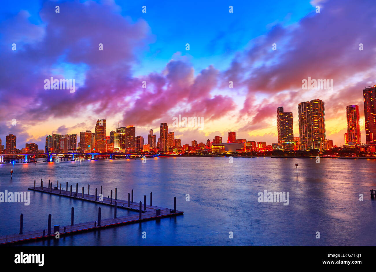 Coucher du soleil sur le centre-ville de Miami en Floride USA Banque D'Images