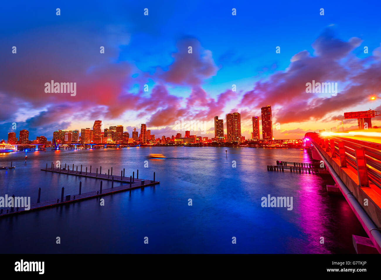 Coucher du soleil sur le centre-ville de Miami en Floride USA Banque D'Images