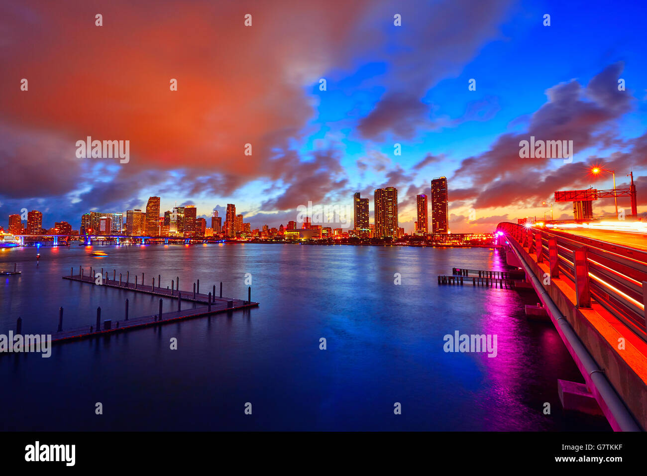 Coucher du soleil sur le centre-ville de Miami en Floride USA Banque D'Images