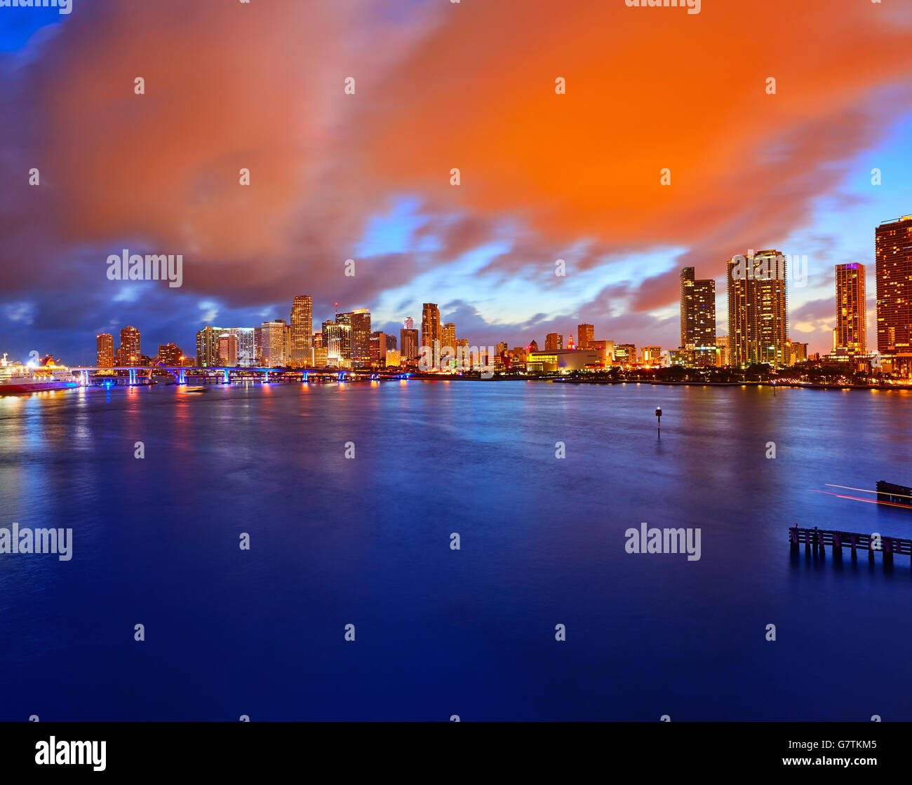Coucher du soleil sur le centre-ville de Miami en Floride USA Banque D'Images