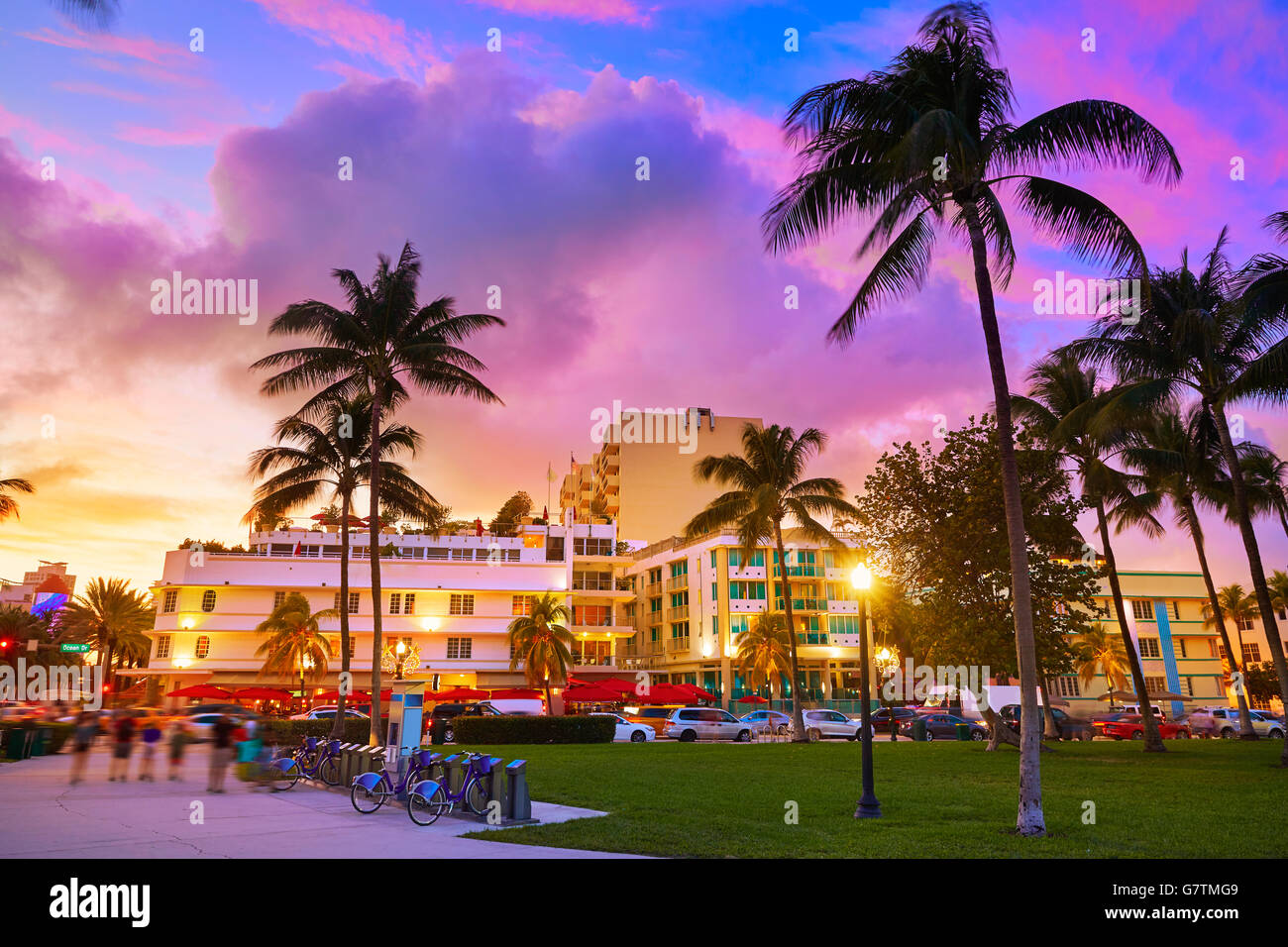 Coucher De Soleil South Beach Miami Beach Ocean Drive en Floride l'Art Déco Banque D'Images