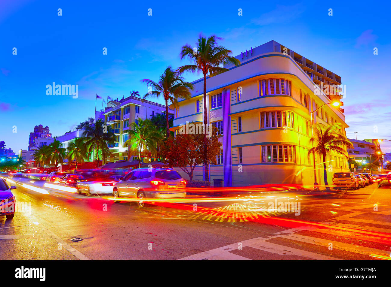 Coucher De Soleil South Beach Miami Beach Ocean Drive en Floride et Art Déco de voiture Banque D'Images
