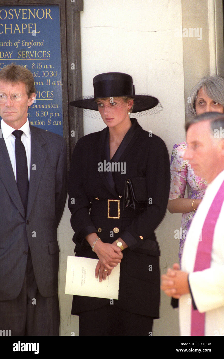 La princesse de Galles laisse les funérailles d'Adrian Ward-Jackson à la chapelle Grosvenor, Mayfair, Londres.Adrian Ward-Jackson était le gouverneur du Royal Ballet, âgé de 41 ans, décédé du sida. Banque D'Images