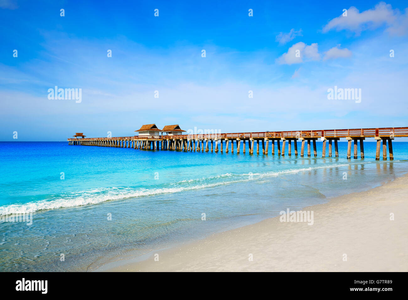 Naples Pier et plage de Floride USA journée ensoleillée Banque D'Images