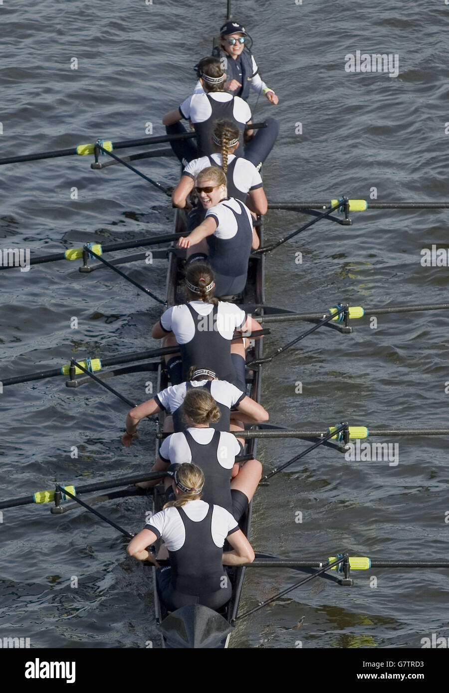 Les femmes d'Oxford (du bas) Maxi Scheske, Anastasia Chitty, Shelley Pearson, Lauren Kedar, Maddy Badcott, Emily Reynolds, Nadine Graedel Iberg, Caryn Davies et Jennifer Cox EHR célèbrent la victoire Banque D'Images