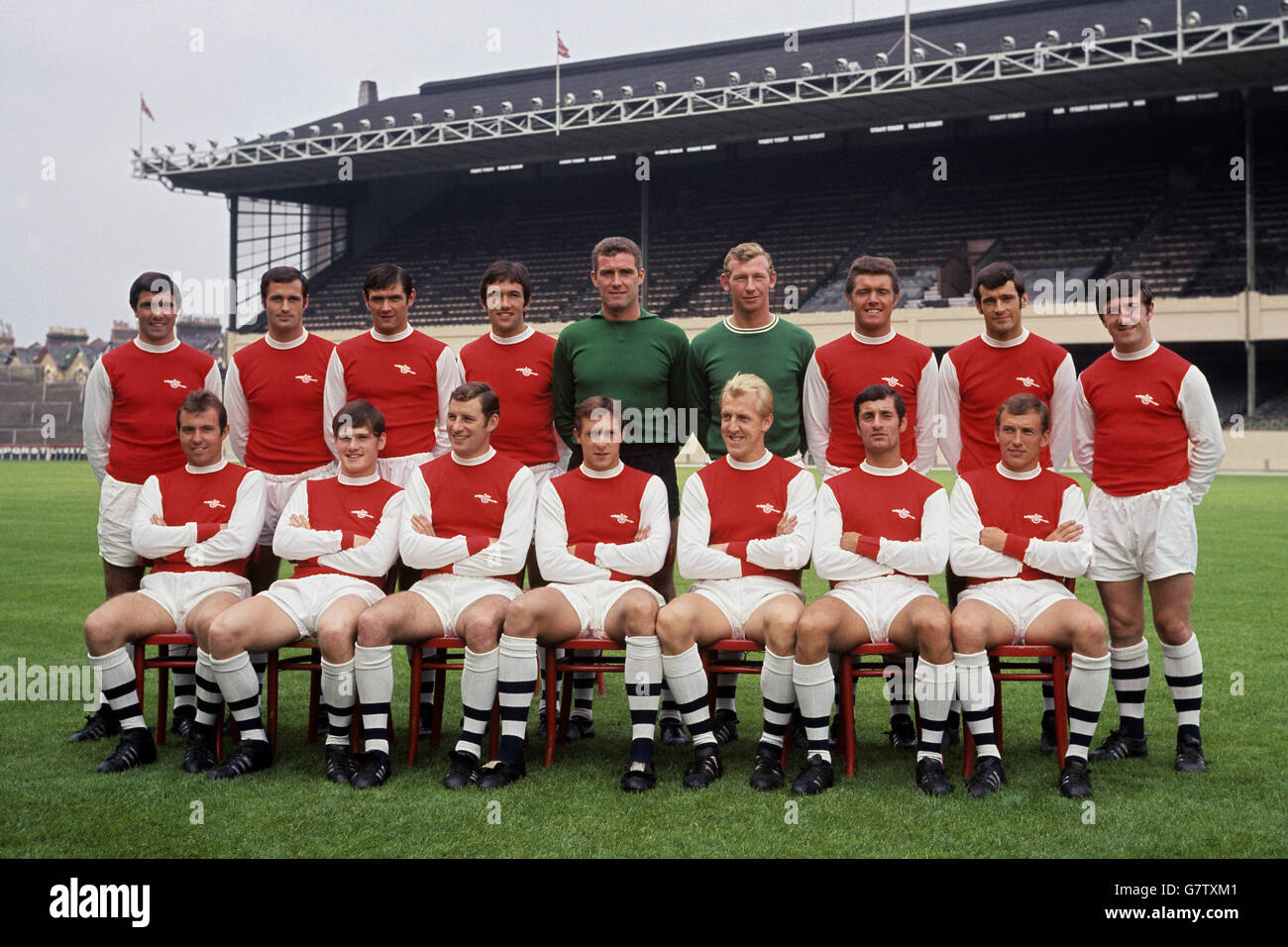 Équipe d'Arsenal First 1968-69: (Rangée arrière, l-r) Bobby Gould, George Graham, Peter Simpson, Jon Sammels, Jim Furnell, Bob Wilson, David Jenkins, Peter Story, George Armstrong; (Première rangée, l-r) David court, Pat Rice, Terry Neill, John Radford, Ian Ure, Frank McLintock, Bob McNab Banque D'Images