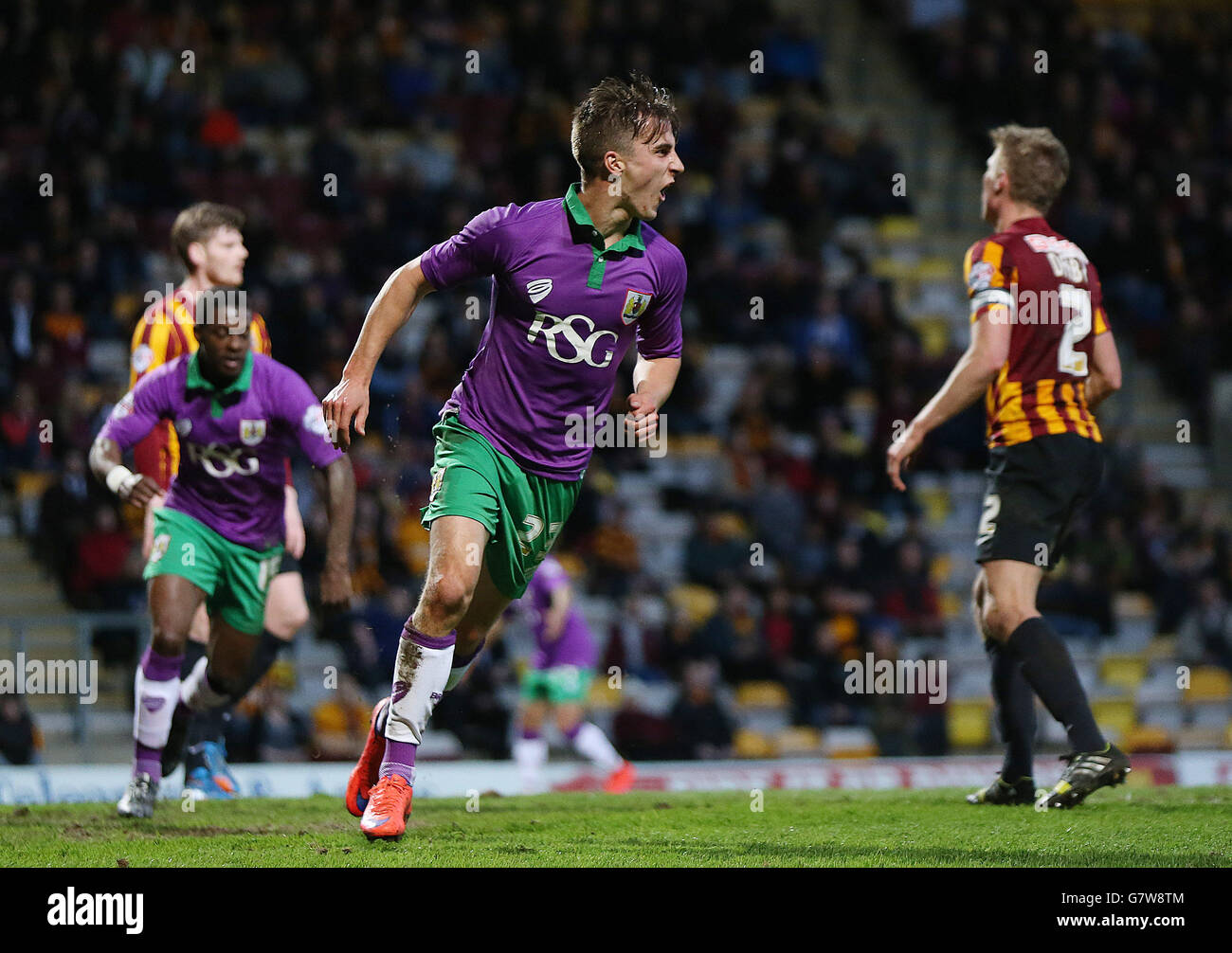 James Joe Bryan de Bristol City célèbre son deuxième but contre Bradford City lors du match de la Sky Bet League One au Coral Windows Stadium de Bradford. Banque D'Images