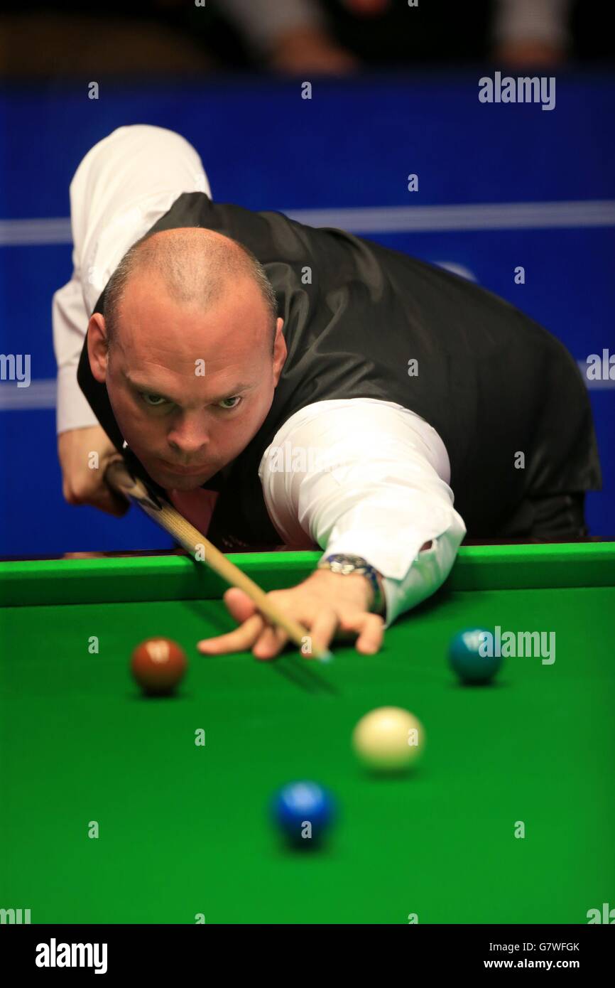 Stuart Bingham lors de son quart de finale contre Ronnie O'Sullivan pendant le onze jour des Championnats du monde de Betfred au Crucible Theatre, Sheffield. Banque D'Images