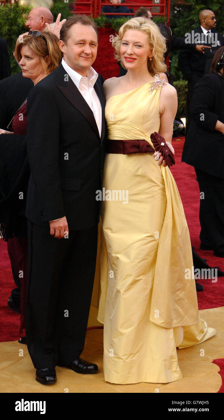 77e Academy Awards - Kodak Theatre. Cate Blanchett et son mari Andrew Upton arrivent. Banque D'Images