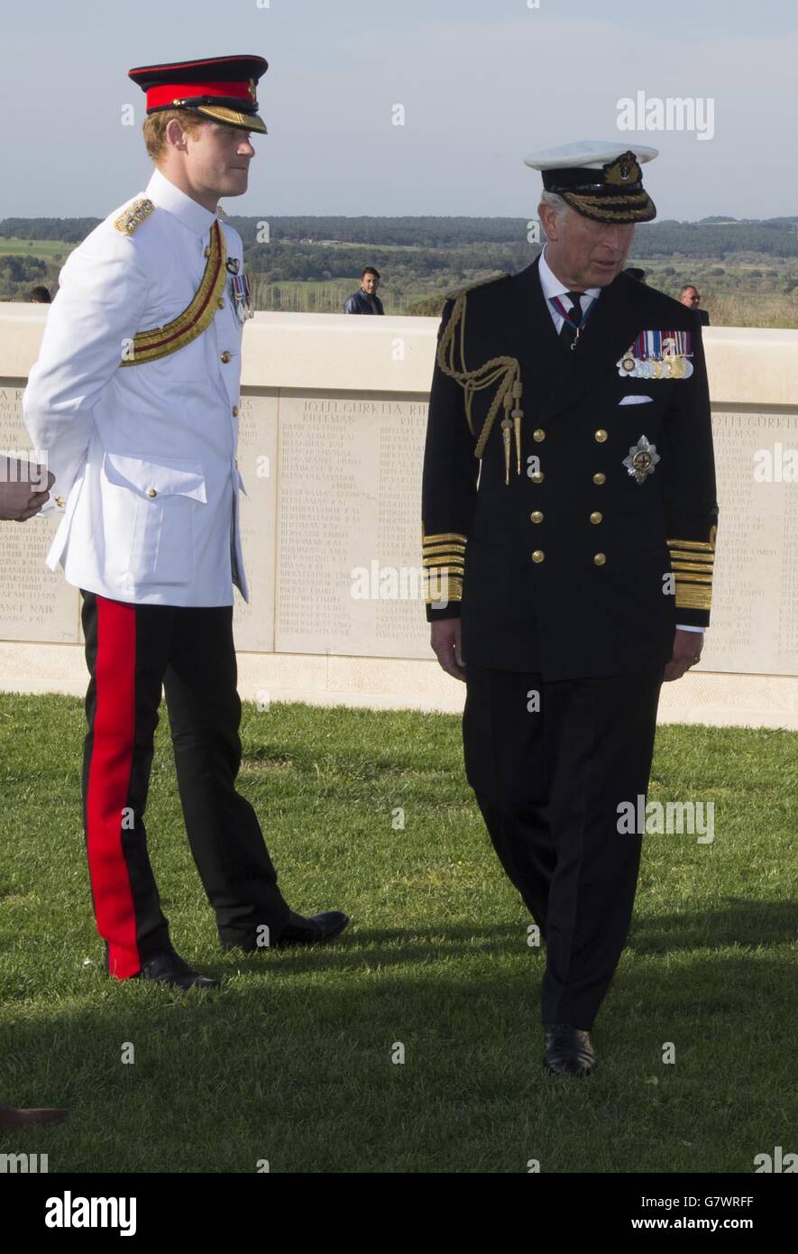 Le Prince de Galles et le Prince Harry voient le mémorial à Cape Helles, en Turquie, lorsqu'ils assistent aux commémorations marquant le 100e anniversaire de la campagne de Gallipoli pendant la première Guerre mondiale Banque D'Images