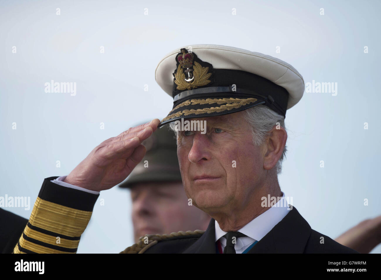 Le Prince de Galles salue pendant le service au mémorial du Cap-Helles, en Turquie, alors qu'il assiste aux commémorations marquant le 100e anniversaire de la campagne de Gallipoli pendant la première Guerre mondiale Banque D'Images