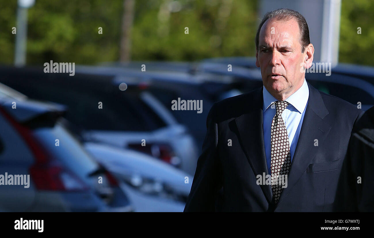 L'ancien chef gendarme de Merseyside, Sir Norman Bettison, arrive pour témoigner à l'enquête Hillsborough à Warrington, sur son rôle le jour de la tragédie semi-finale de la coupe FA de 1989 et sur la collecte de preuves policières pour l'enquête Taylor. Banque D'Images