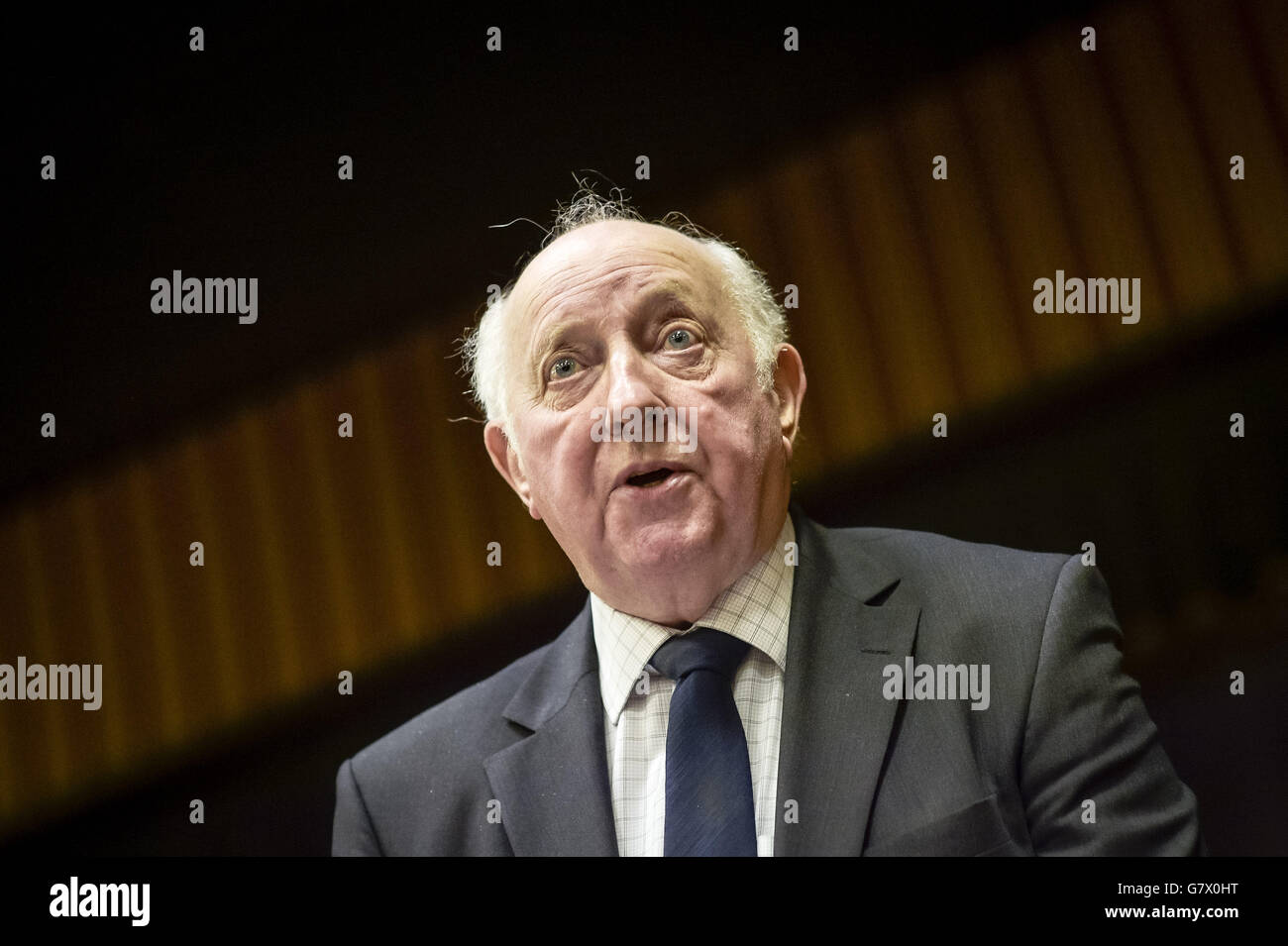 Arthur Scargill, fondateur et dirigeant du Parti socialiste travailliste, parle au Seaside Socialist and Labor Club de Port Talbot. Banque D'Images