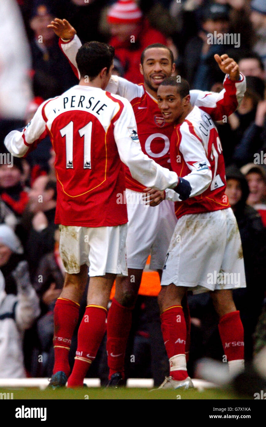 Thierry Henry, d'Arsenal, célèbre son tour de chapeau contre Portsmouth  Photo Stock - Alamy