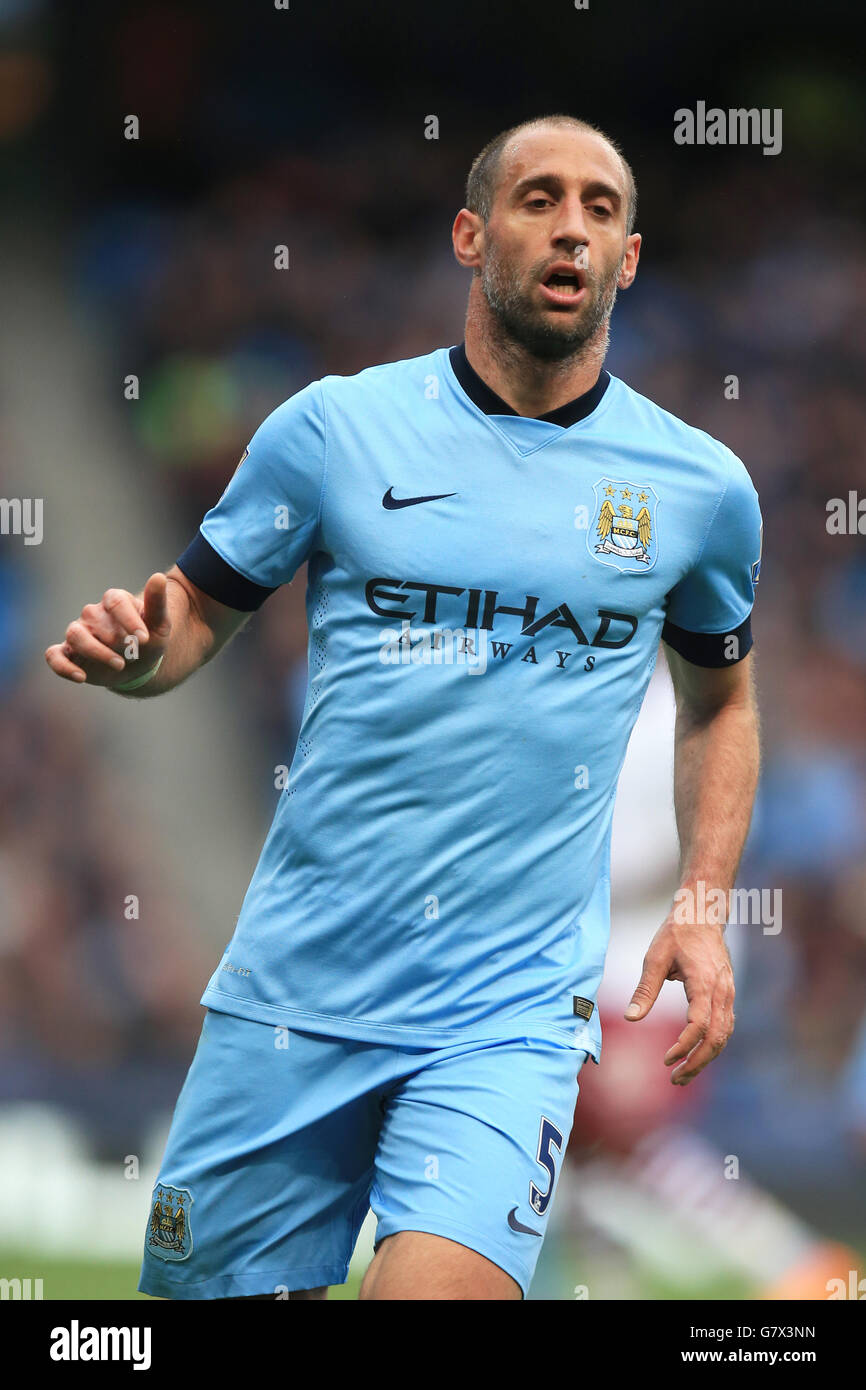 Football - Barclays Premier League - Manchester City / Aston Villa - Etihad Stadium. Pablo Zabaleta, Manchester City Banque D'Images