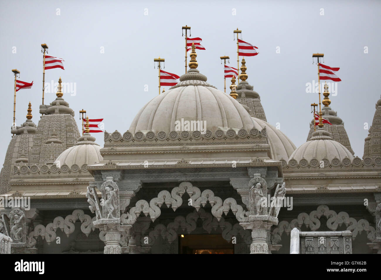 Une vue générale du BAPS Shri Swaminarayan Mandir, également connu sous le nom de Temple Neasden dans le nord de Londres. Banque D'Images