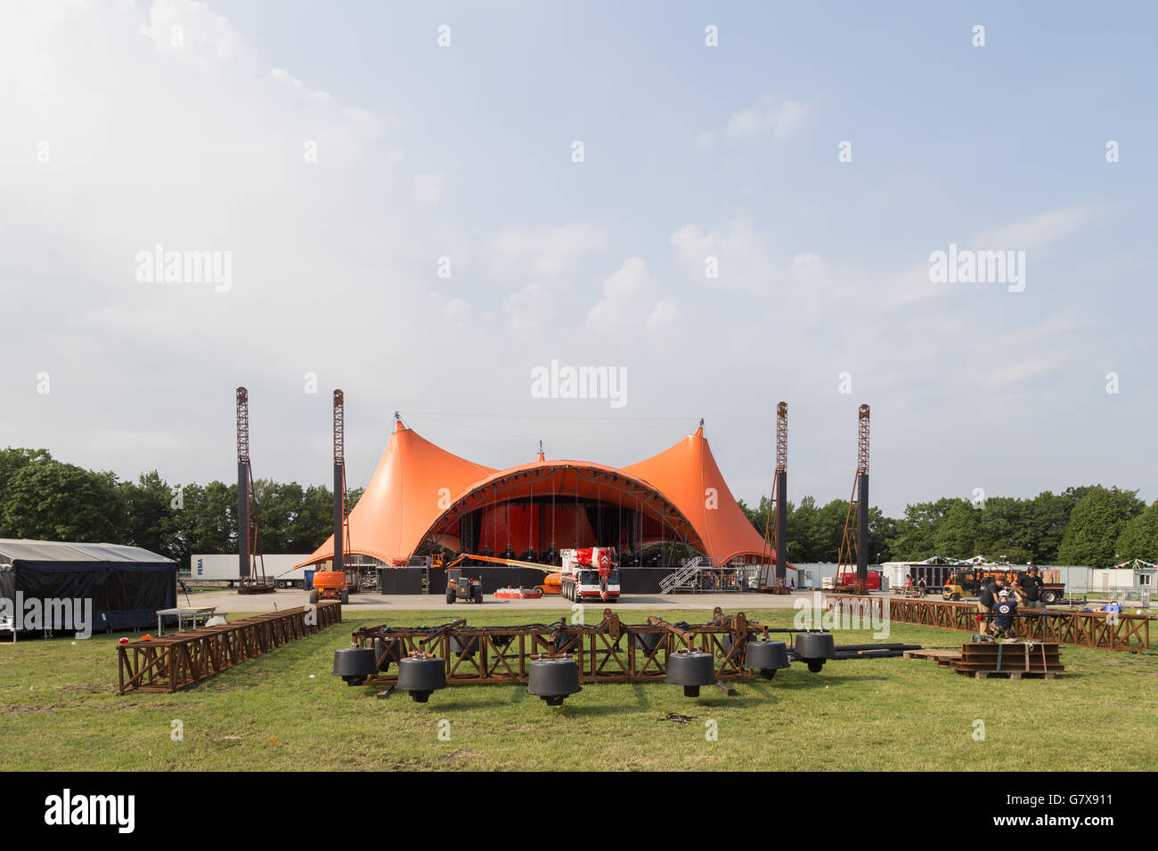 Roskilde, Danemark - 25 juin 2016 : l'étape orange sous construction pour Roskilde Festival 2016 Banque D'Images