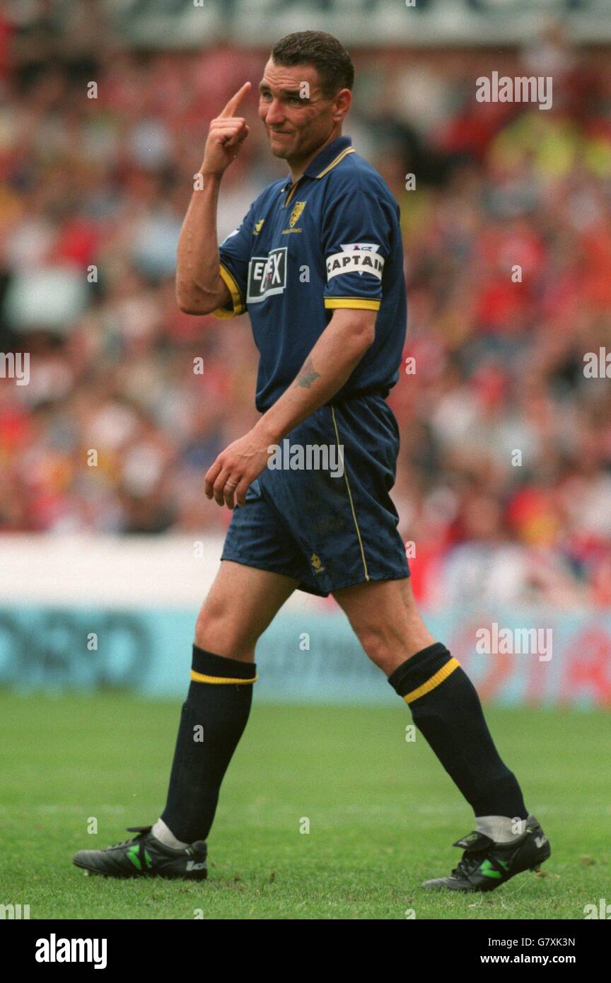 Football - Carling Premiership League - Nottingham Forest v Wimbledon.Vinnie Jones, Wimbledon Banque D'Images