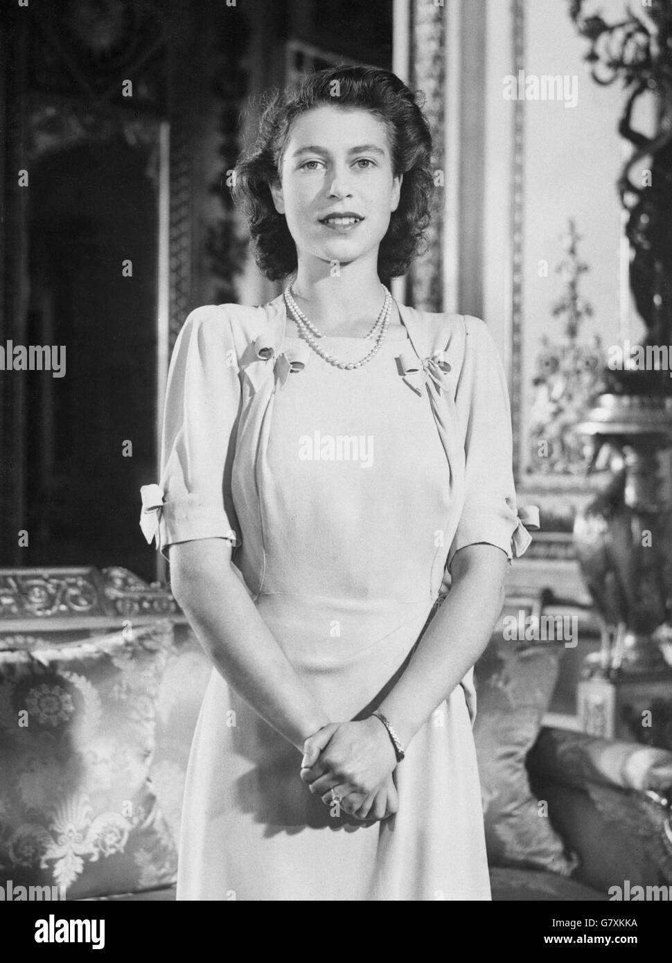 Princesse Elizabeth, héritière présumée sur le trône, photographiée dans la salle de dessin blanche du palais de Buckingham. Banque D'Images