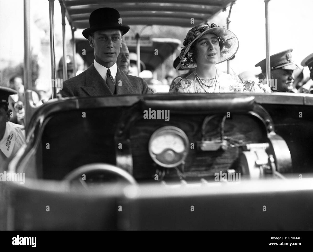 Le duc et la duchesse de York dans une voiture de chemin de fer lors d'une visite à Wembley, où ils ont adressé 10,000 enfants des écoles élémentaires de Londres. Banque D'Images