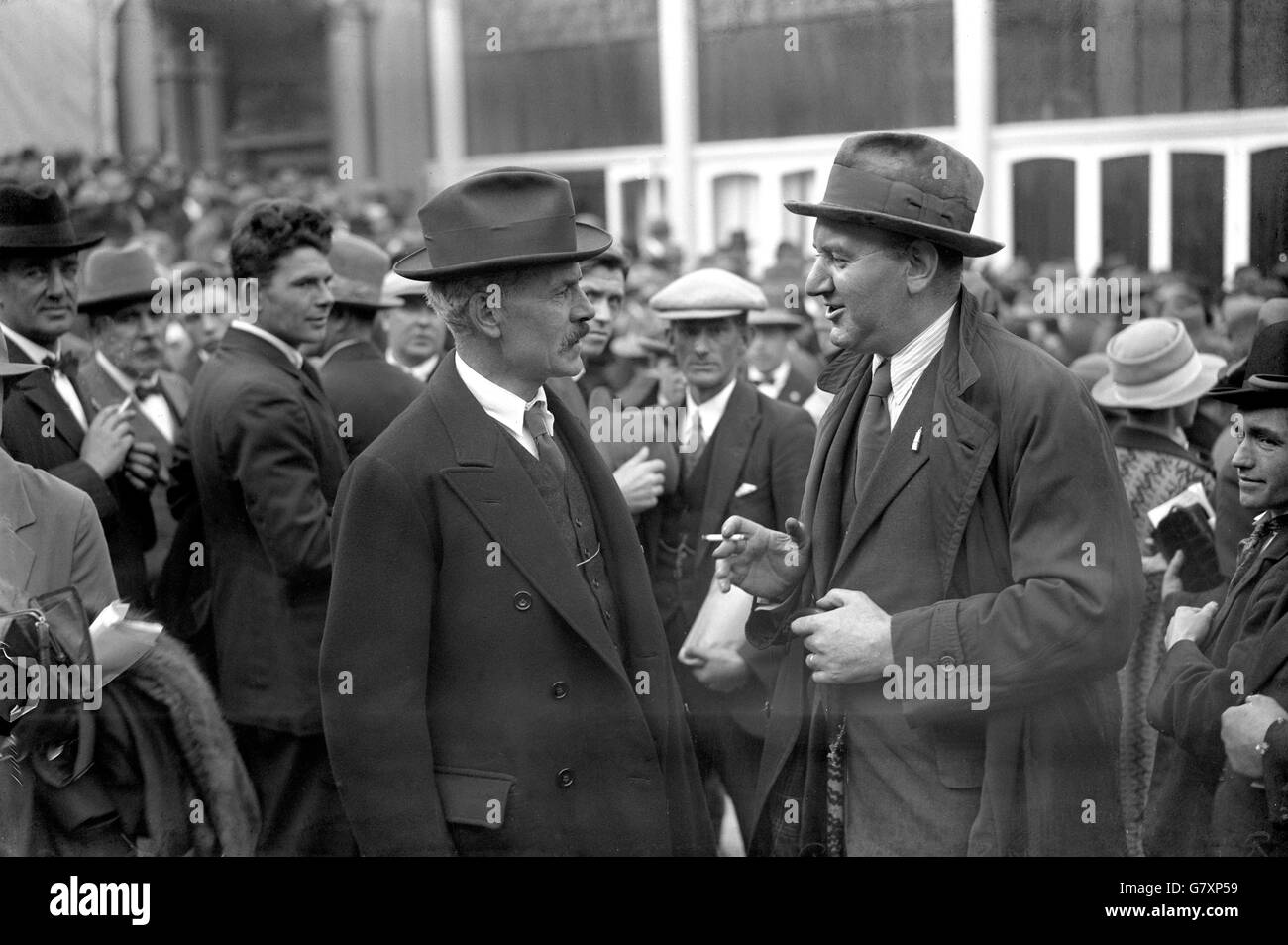 Le premier ministre Ramsay MacDonald discute avec R Williams à la Conférence du Parti travailliste à Margate. Banque D'Images