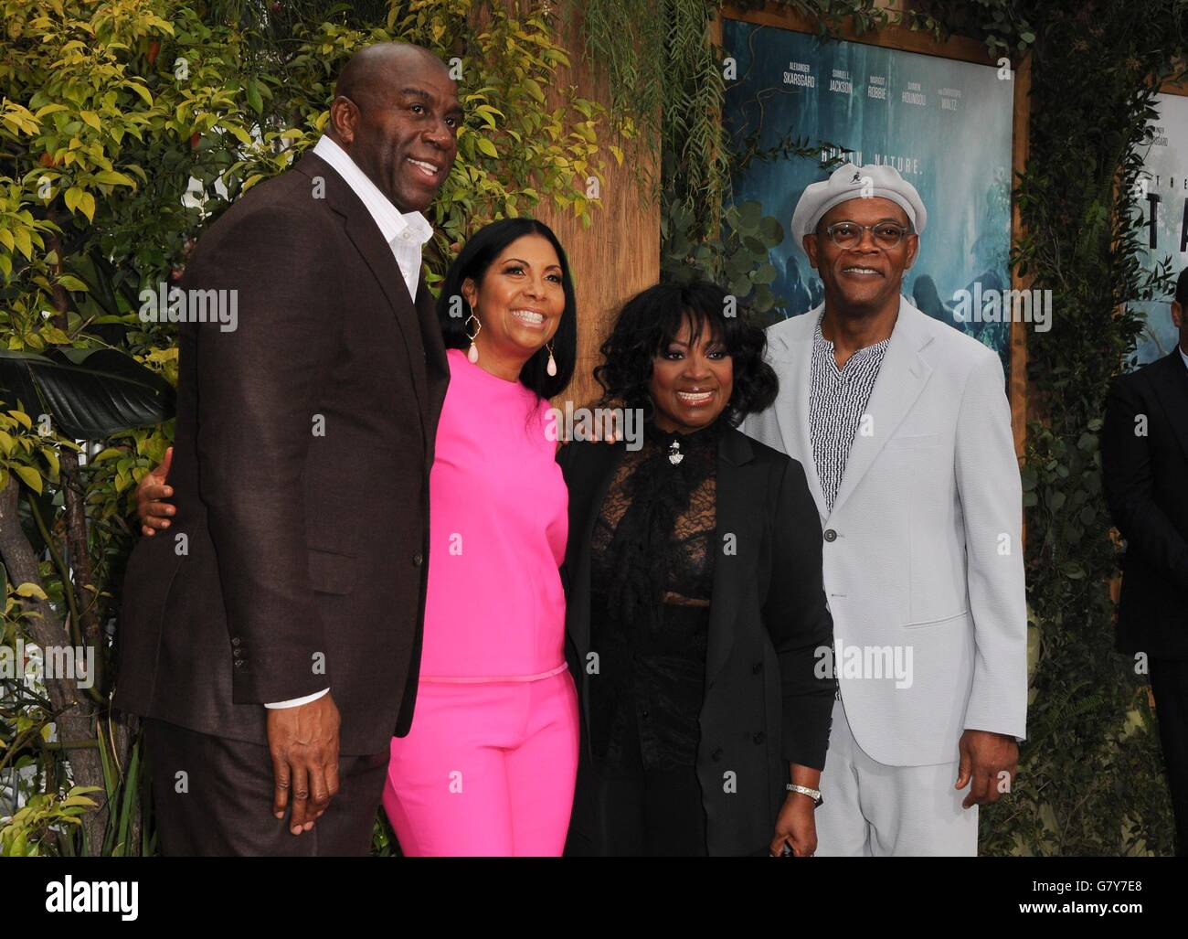 Los Angeles, CA, USA. 27 Juin, 2016. Earlitha Kelly, Magic Johnson, LaTanya Richardson, Samuel L. Jackson, au niveau des arrivées pour LA LÉGENDE DE TARZAN Premiere, le Kodak Theater à Hollywood et Highland Center, Los Angeles, CA, 27 juin 2016. Credit : Elizabeth Goodenough/Everett Collection/Alamy Live News Banque D'Images