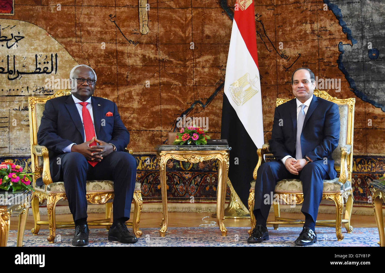 Le Caire, Égypte. 27 Juin, 2016. Le président égyptien, Abdel Fattah al-Sisi se réunit avec la Sierra Leone, le Président Ernest Bai Koroma, au Caire, Égypte, le 27 juin 2016 Bureau Président égyptien © Images/APA/ZUMA/Alamy Fil Live News Banque D'Images