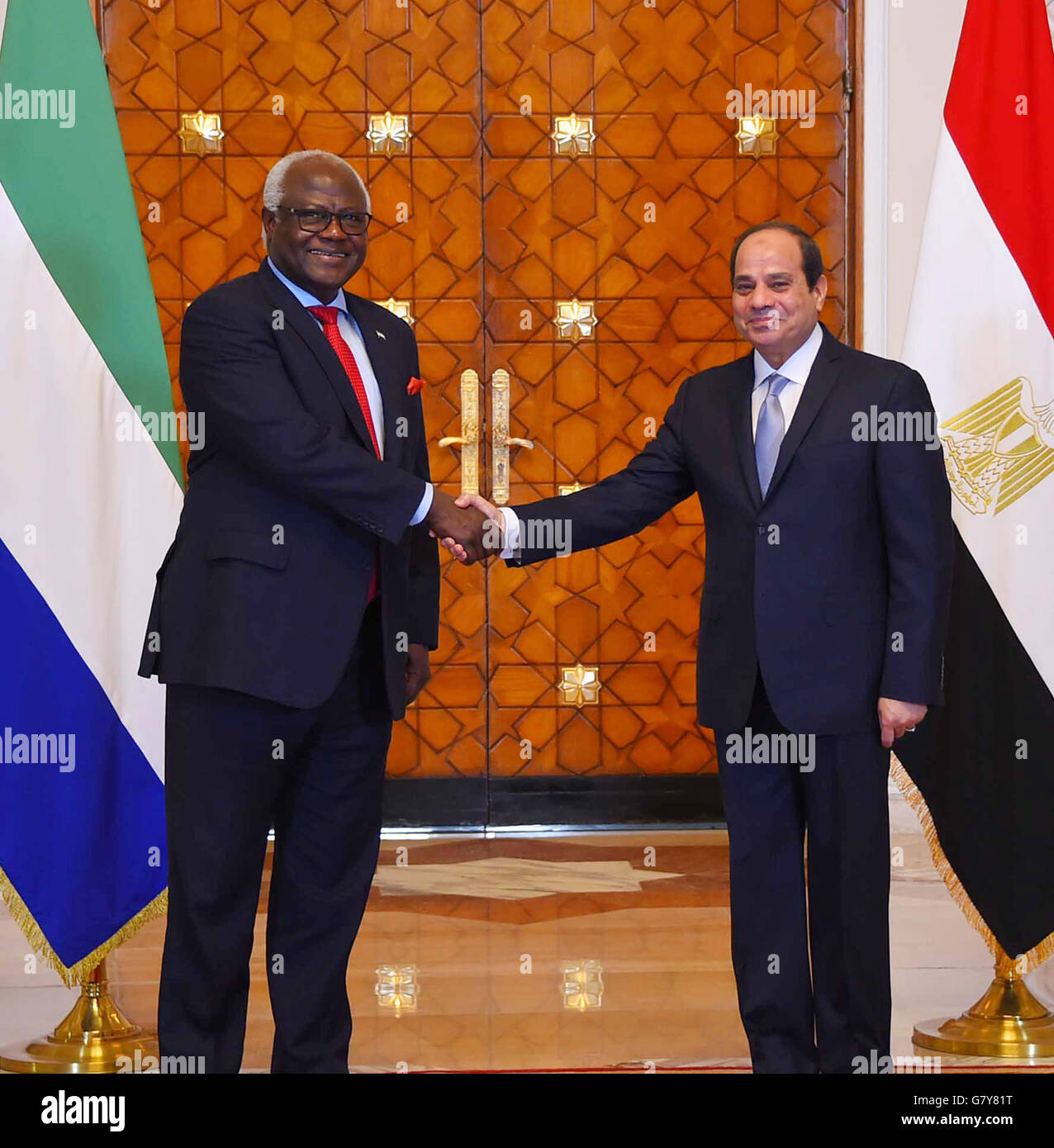 Le Caire, Égypte. 27 Juin, 2016. Le président égyptien, Abdel Fattah al-Sisi se réunit avec la Sierra Leone, le Président Ernest Bai Koroma, au Caire, Égypte, le 27 juin 2016 Bureau Président égyptien © Images/APA/ZUMA/Alamy Fil Live News Banque D'Images