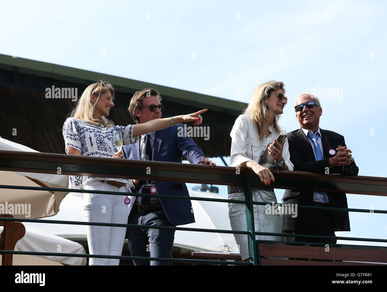 Londres, Royaume-Uni. 27 Juin, 2016. La foule est vu à l'enceinte des députés dans All England Lawn Tennis Club le jour 1 aux championnats de Wimbledon 2016 à Londres, Angleterre le 27 juin 2016. © Han Yan/Xinhua/Alamy Live News Banque D'Images