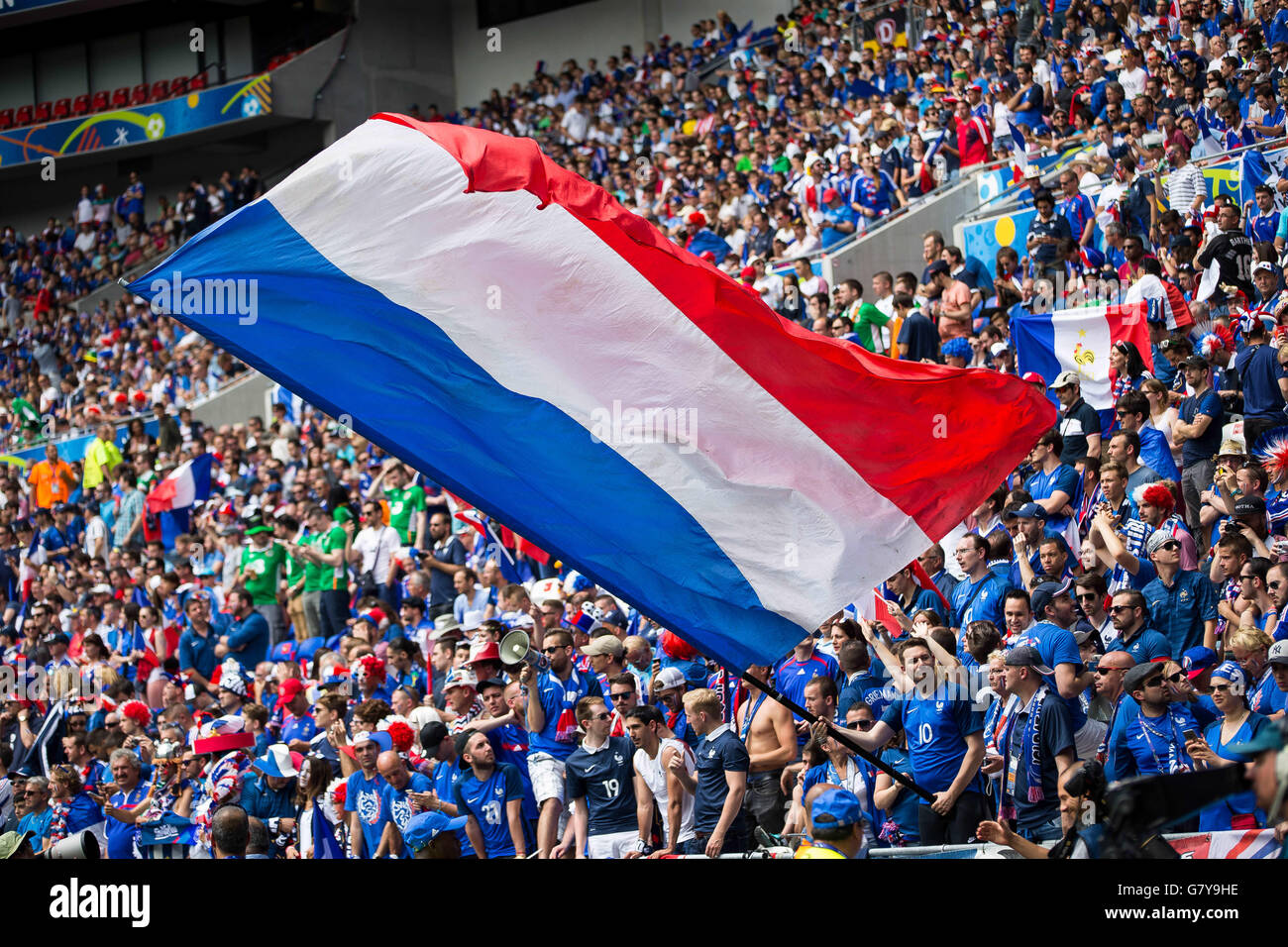 Lyon, France. 26 Juin, 2016. UEFA EURO 2016 de football, 16. La France et la République d'Irlande. Fans français © Plus Sport Action/Alamy Live News Banque D'Images