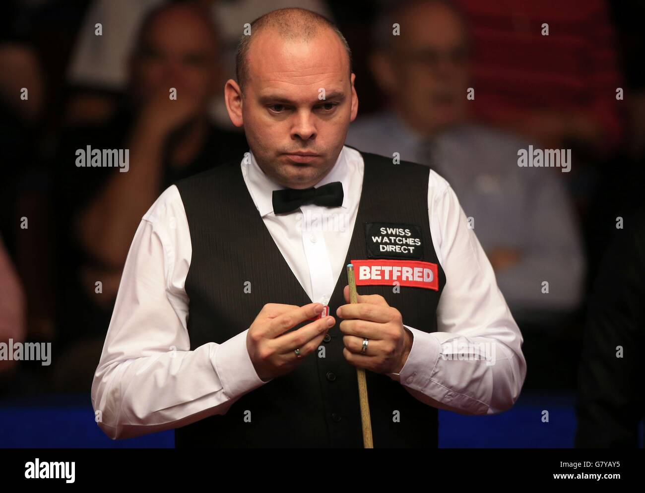 Stuart Bingham lors de son quart de finale contre Ronnie O'Sullivan pendant le onze jour des Championnats du monde de Betfred au Crucible Theatre, Sheffield. Banque D'Images