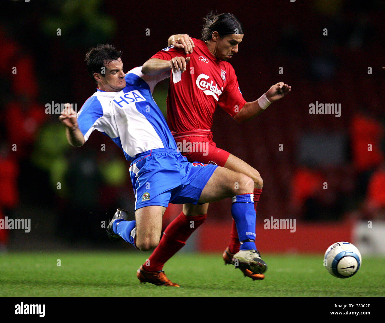 Milan Baros de Liverpool et Ryan Nelsen de Blackburn Rovers Banque D'Images