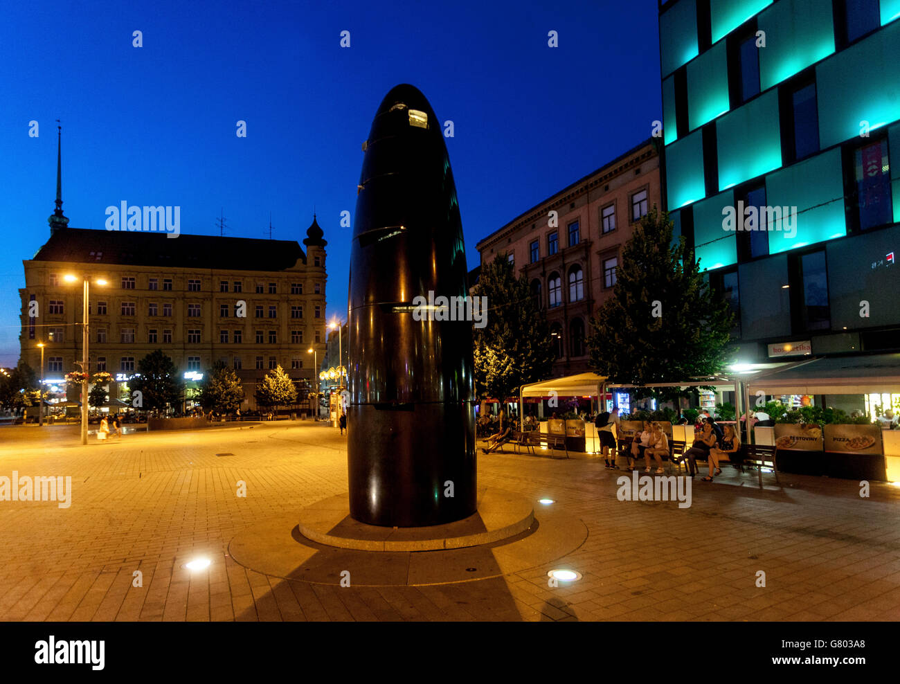 Square Brno horloge astronomique sur Namesti Svobody Brno Freedom Square, centre-ville au crépuscule Brno République tchèque Banque D'Images