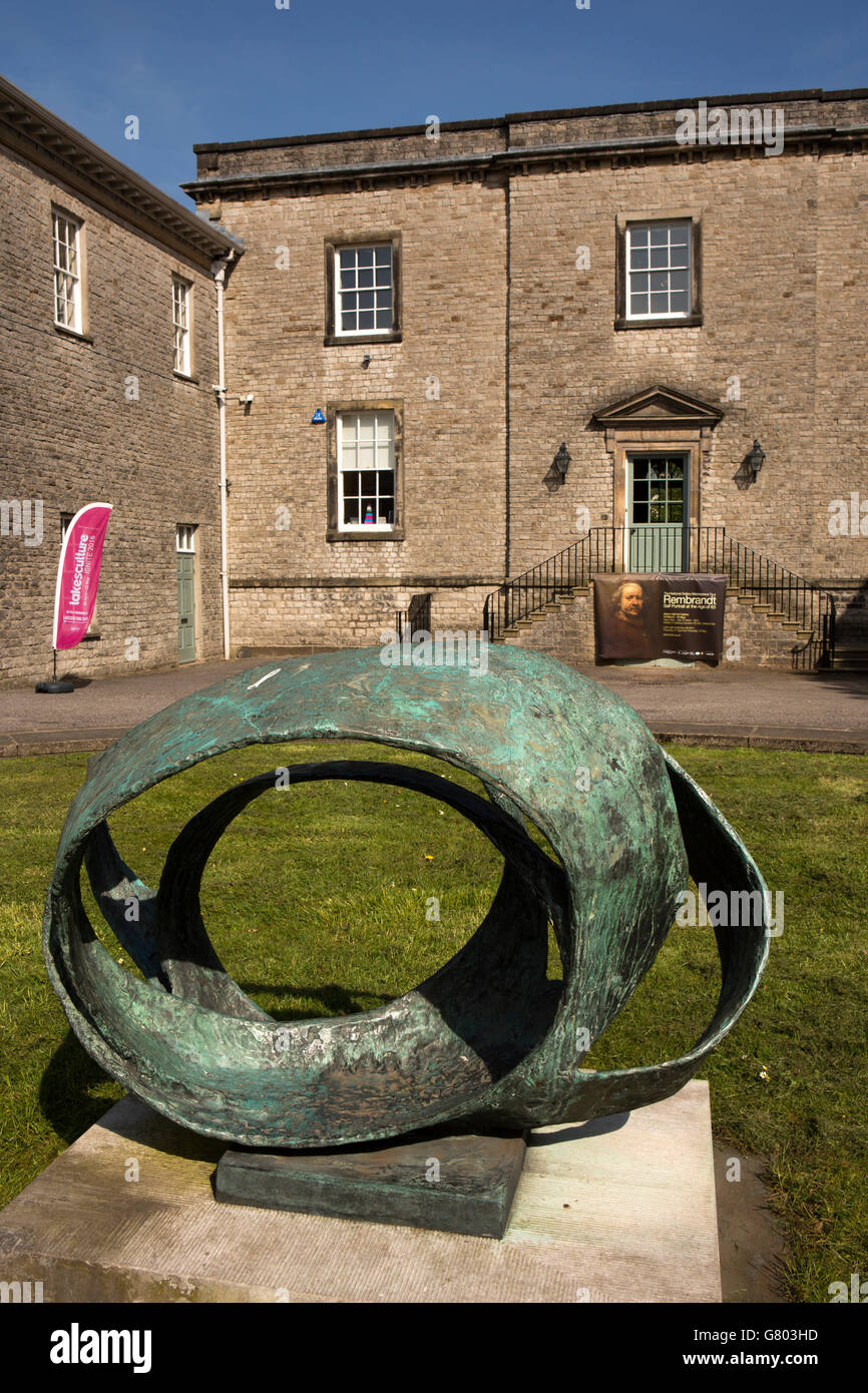 UK, Cumbria, Kendal, Abbot Hall Art Gallery, Trezion, sculpture en bronze par Barbara Hepworth Banque D'Images