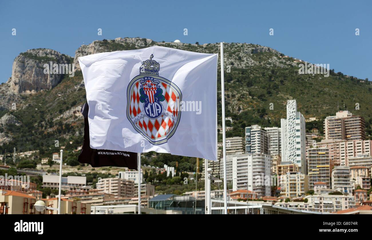 Courses automobiles - Championnat du monde de Formule 1 - Grand Prix de Monaco 2015 - Journée Paddock - circuit de Monaco.Le drapeau de l'automobile Club de Monaco vole au circuit de Monaco, Monte Carlo, Monaco. Banque D'Images