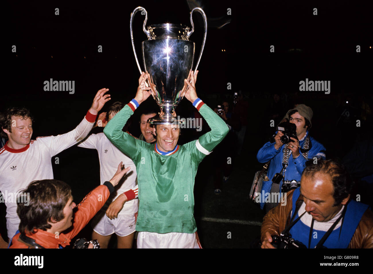 MIROIR DU FOOTBALL1976 ST-ETIENNE BAYERn°261 BIS SPÉCIAL FINALE COUPE